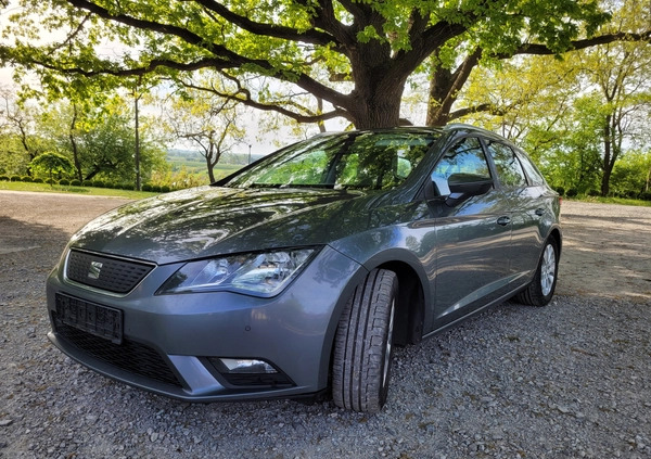 Seat Leon cena 33800 przebieg: 247777, rok produkcji 2015 z Sandomierz małe 562